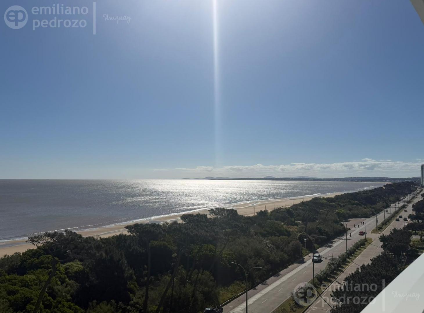 Foto de Venta Apartamento en primera línea de playa mansa, imagen 1