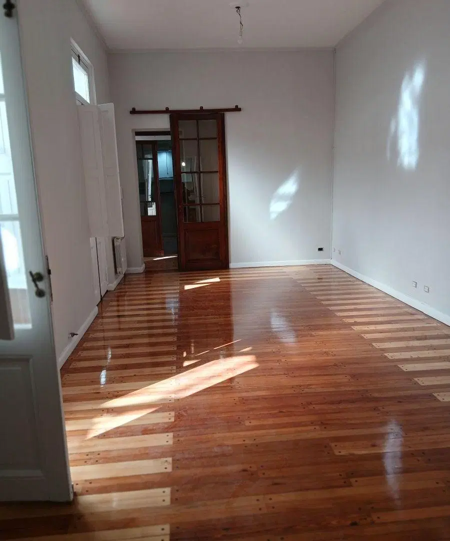 PH 4 Ambientes reciclado categoría al frente piso 1° por escalera Patio
Total 144m2 Sin Expensas 8