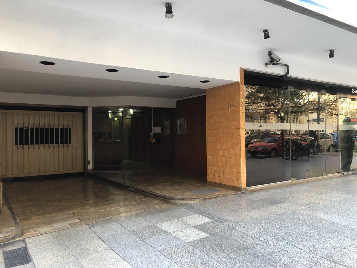 Cochera enAv. Luro entre Cordoba y Santiago del Estero