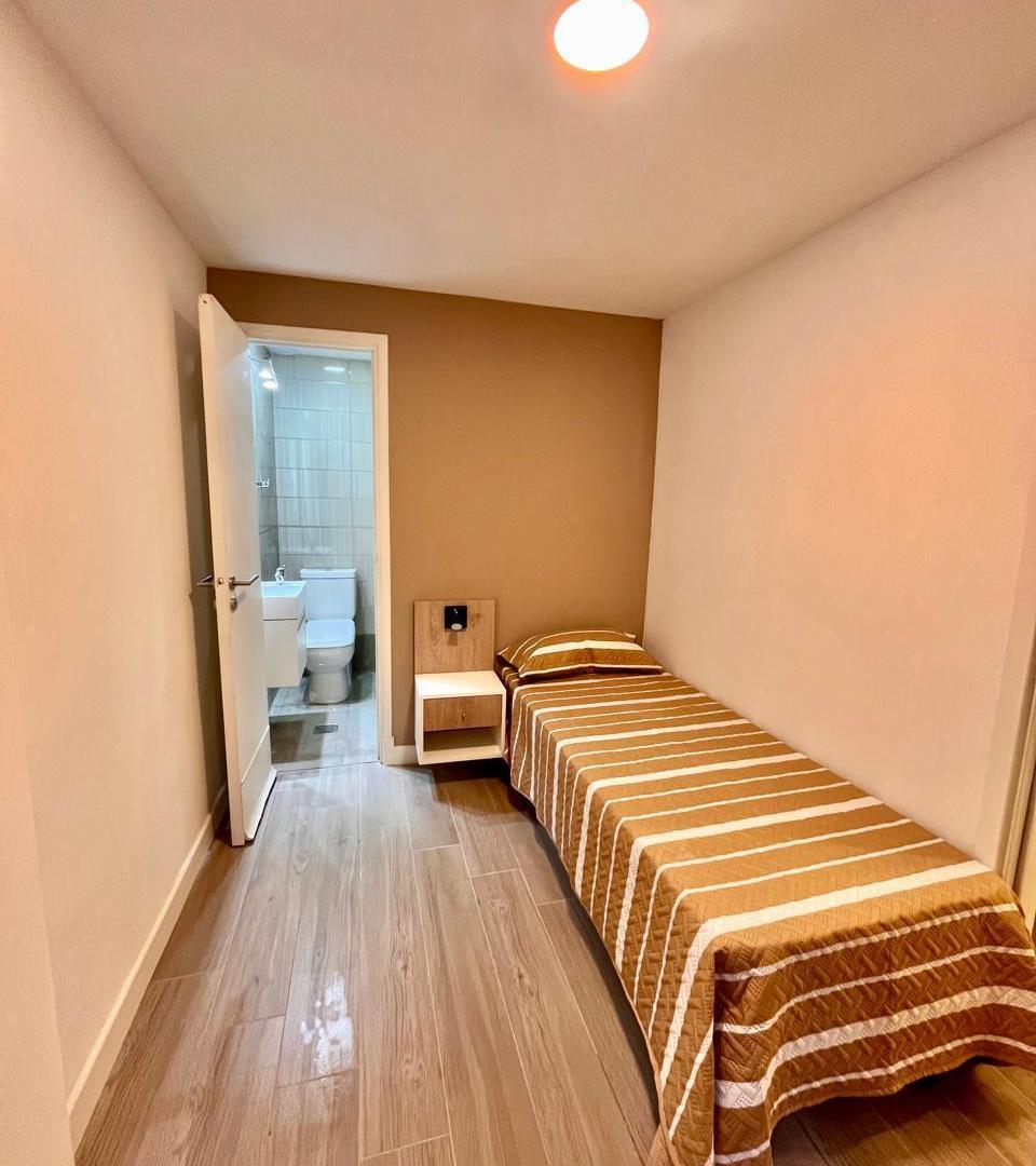 Foto de VENTA 2 AMB. CON DEPENDENCIA MORENO 2300, imagen 2