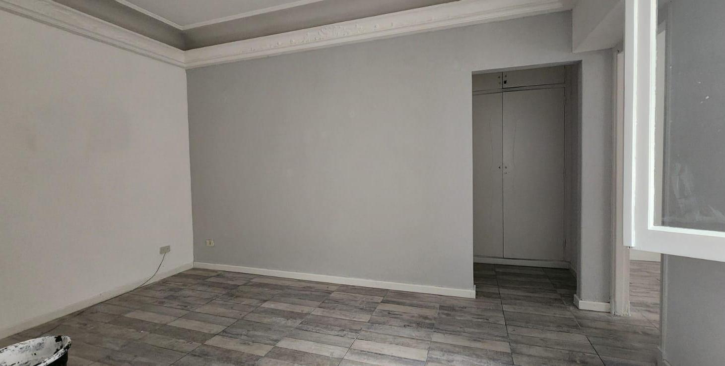 Foto de VENTA SEMIPISO 2 AMB- H. YRIGOYEN 1700 -, imagen 3