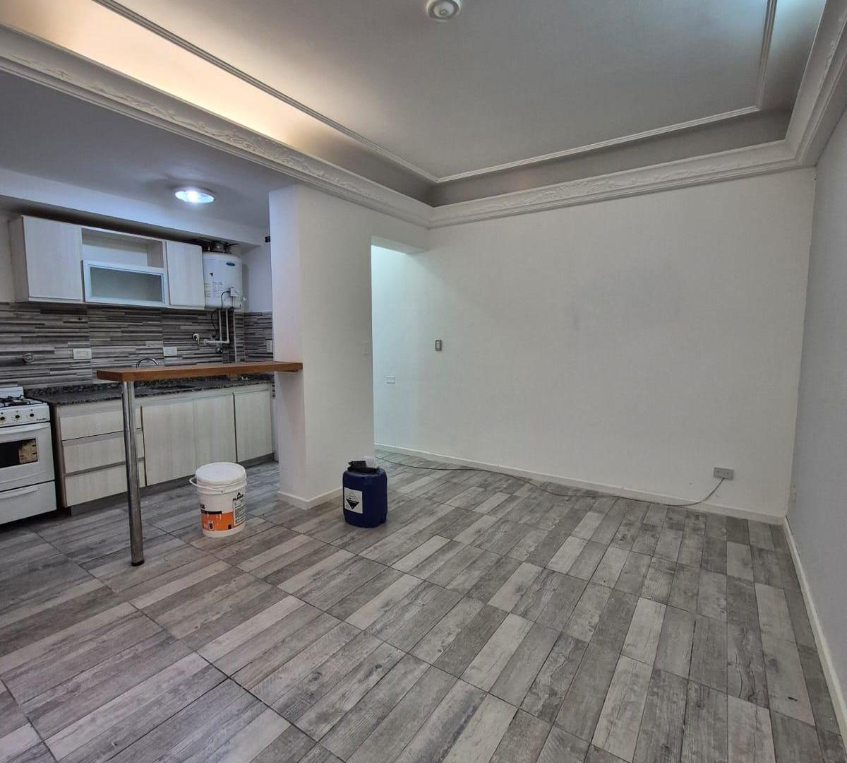 Foto de VENTA SEMIPISO 2 AMB- H. YRIGOYEN 1700 -, imagen 5