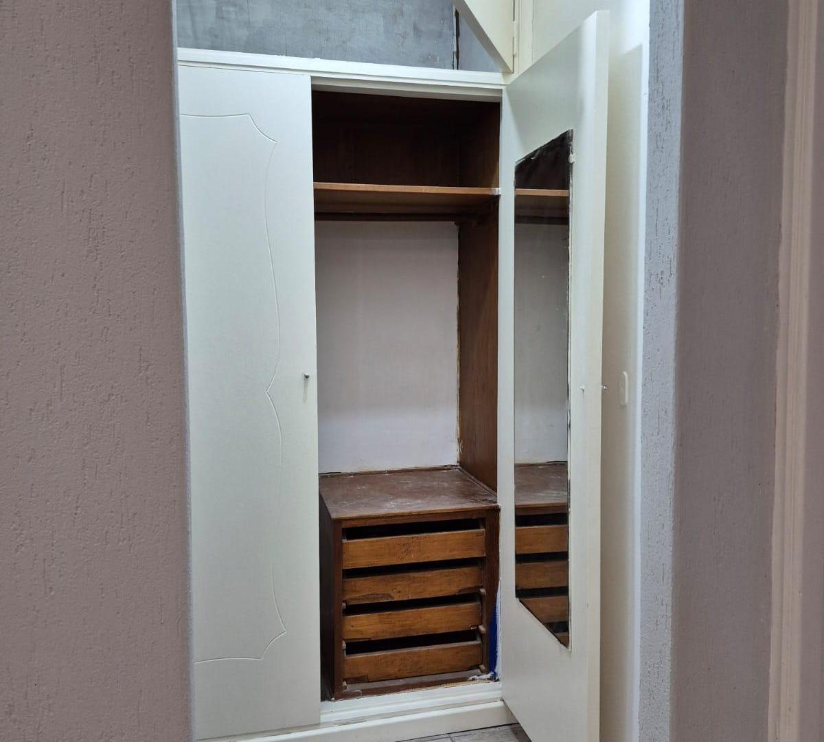 Foto de VENTA SEMIPISO 2 AMB- H. YRIGOYEN 1700 -, imagen 2