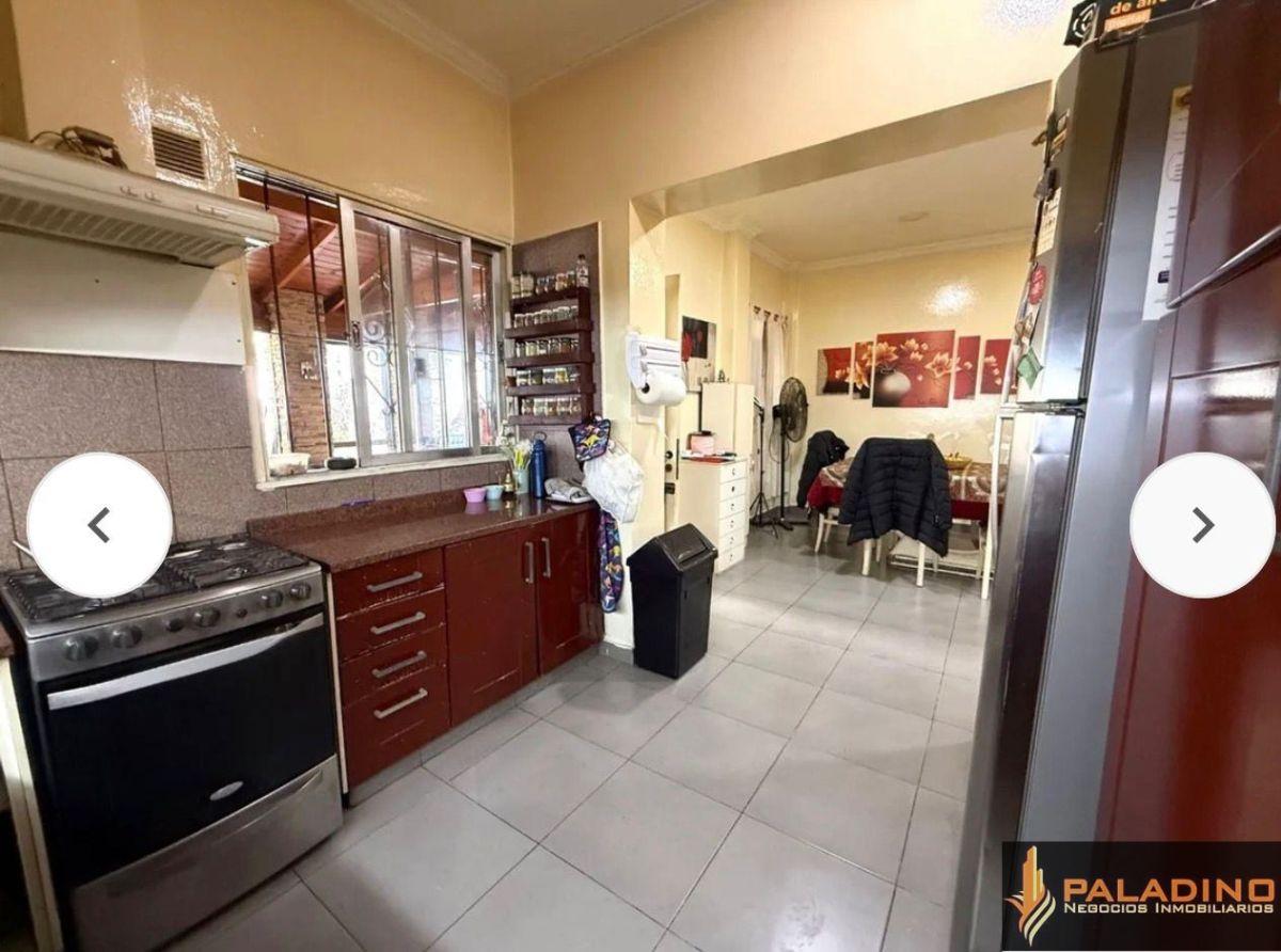 Foto de Casa en venta c/ cochera en Liniers, imagen 2