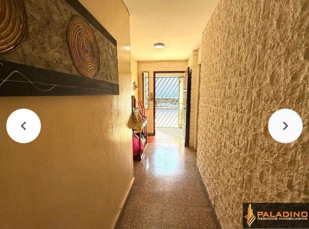 Foto de Casa en venta c/ cochera en Liniers, imagen 3