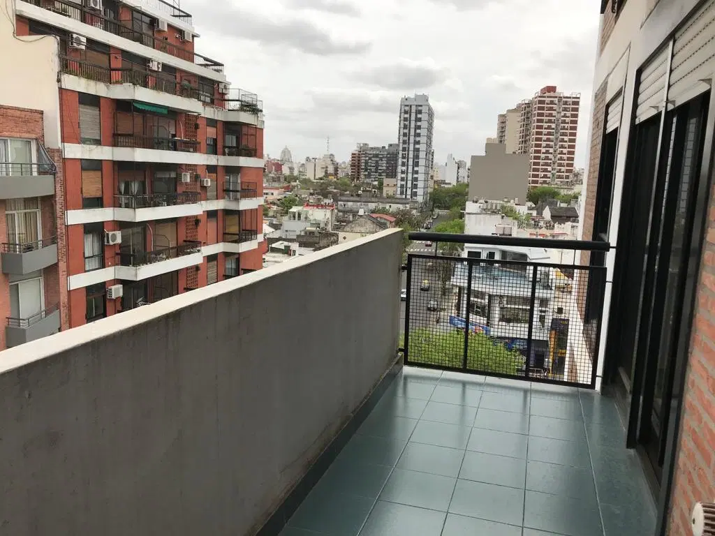 Venta 2 ambientes con balcón. Muy bueno 3