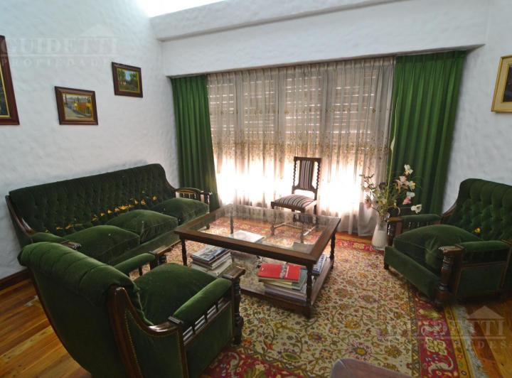 Casa con jardín y quincho 1 cuadra del Parque Saavedra 4