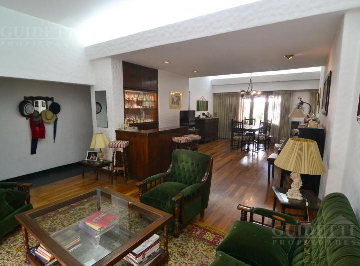 Casa con jardín y quincho 1 cuadra del Parque Saavedra 3
