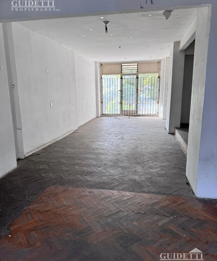 Local sobre Av. Cabildo, con sótano y entrepiso. A mts. Sta. Trinidad 5