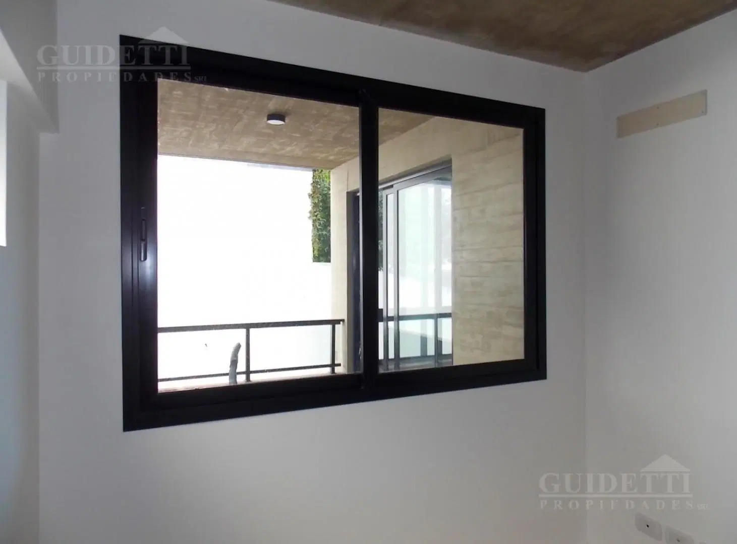 Alquiler 2 ambientes balcon contrafrente COGHLAN 3
