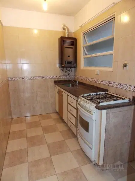 Venta de departamento 2 ambientes al frente con balcón - Saavedra 4