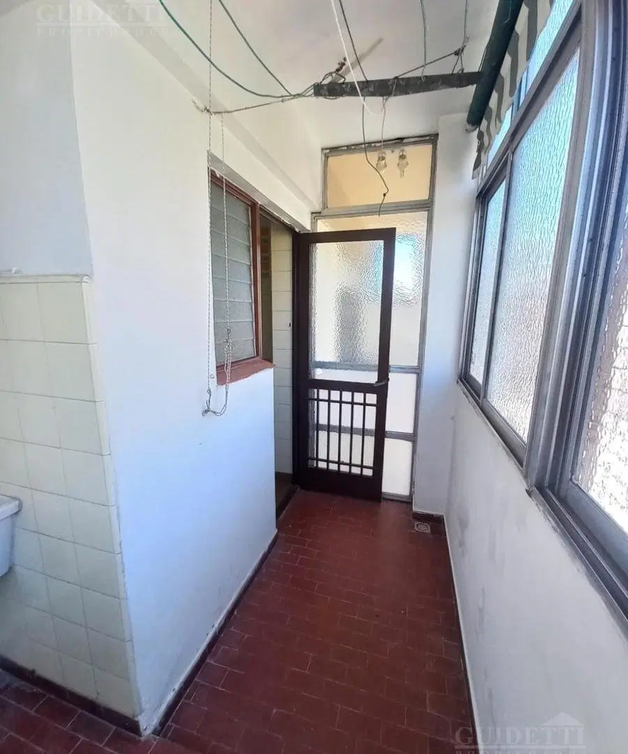 Venta departamento 3 ambientes luminoso balcón corrido 5