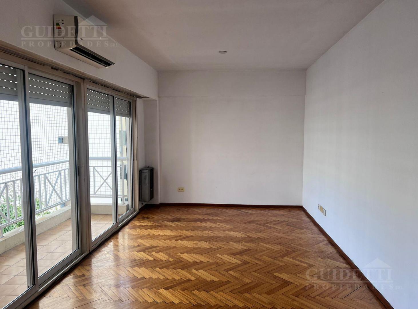 Foto de Hermoso Semipiso de 3 Amb. con cochera amplia - Muy Buen ubicación, imagen 2