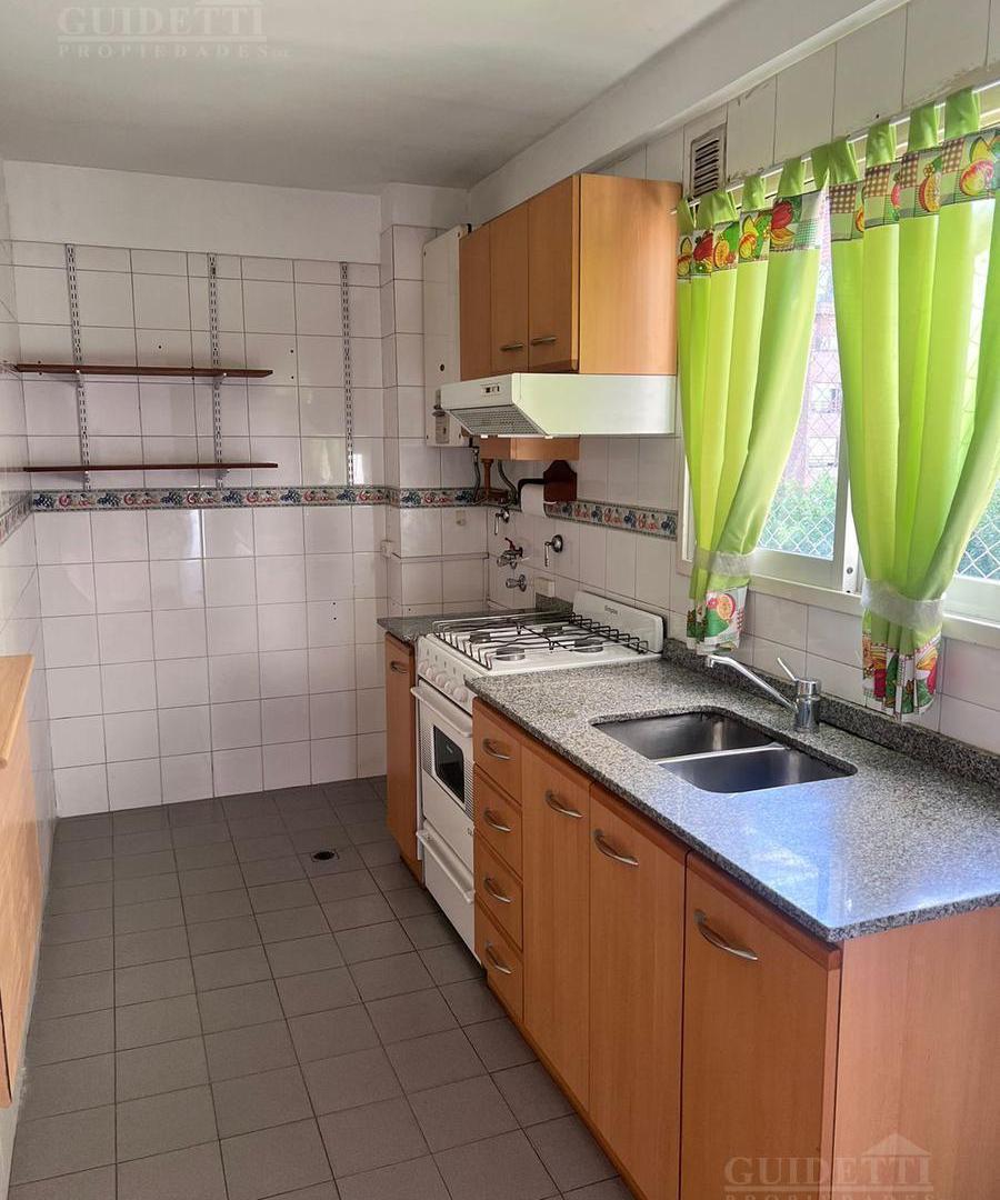 Foto de Hermoso Semipiso de 3 Amb. con cochera amplia - Muy Buen ubicación, imagen 4