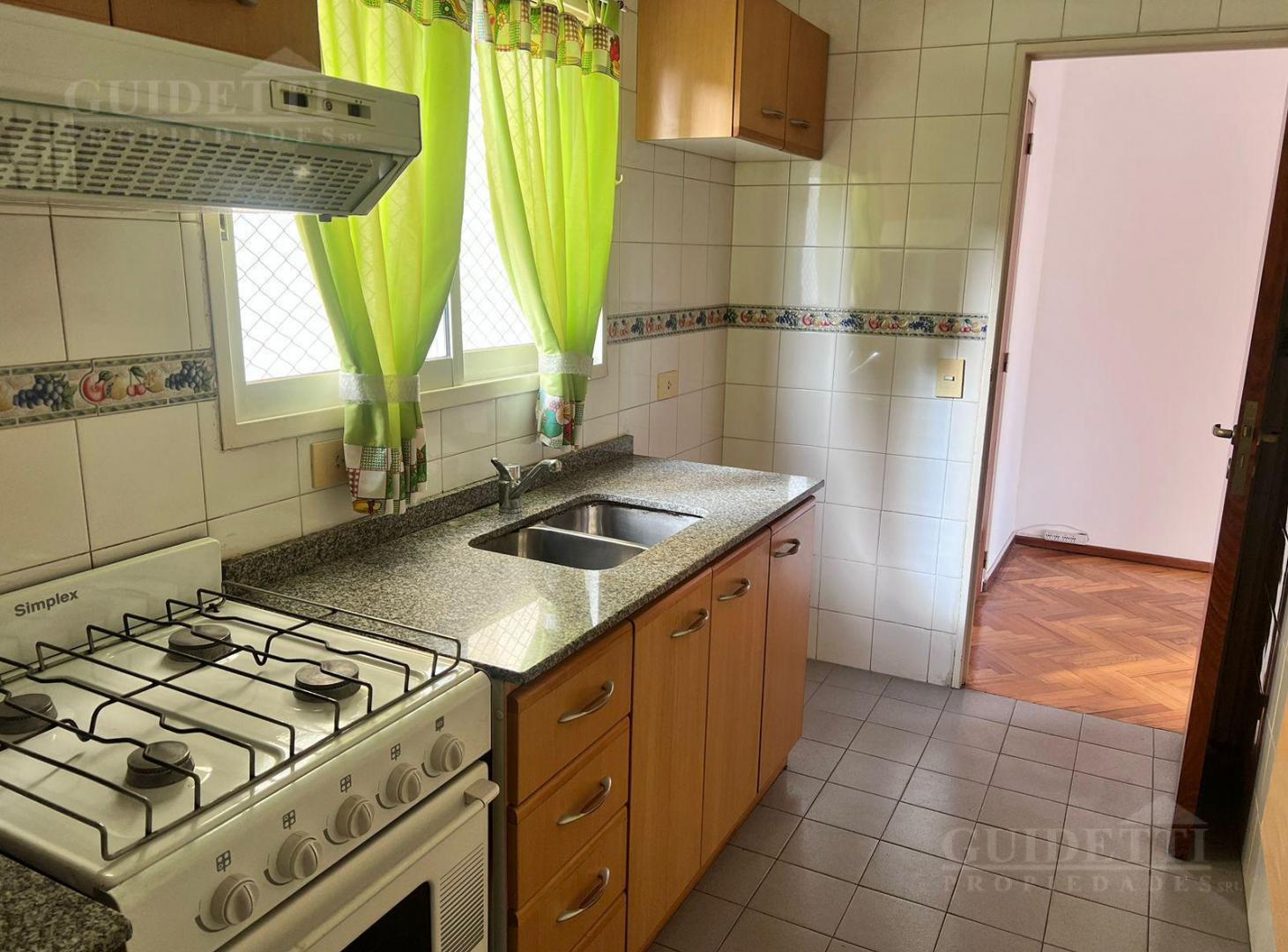Foto de Hermoso Semipiso de 3 Amb. con cochera amplia - Muy Buen ubicación, imagen 5
