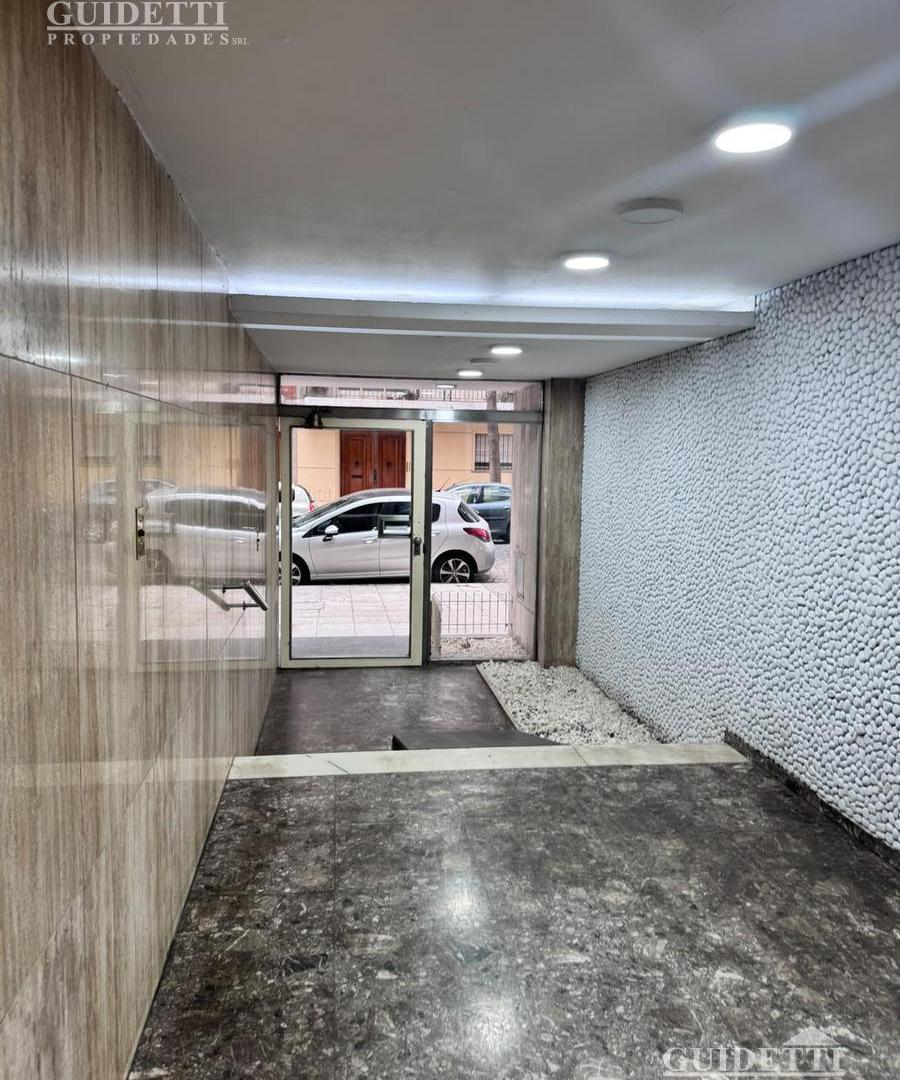 Foto de Hermoso dpto de 4 Amb con dependencia, cochera y baulera. Excelente, imagen 2