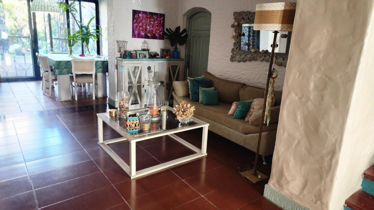Foto de OLIVOS CHALET TIPOLOGIA MEXICANO 6 AMBIENTES SUITE GARAGE AMPLIO JARDIN, imagen 4