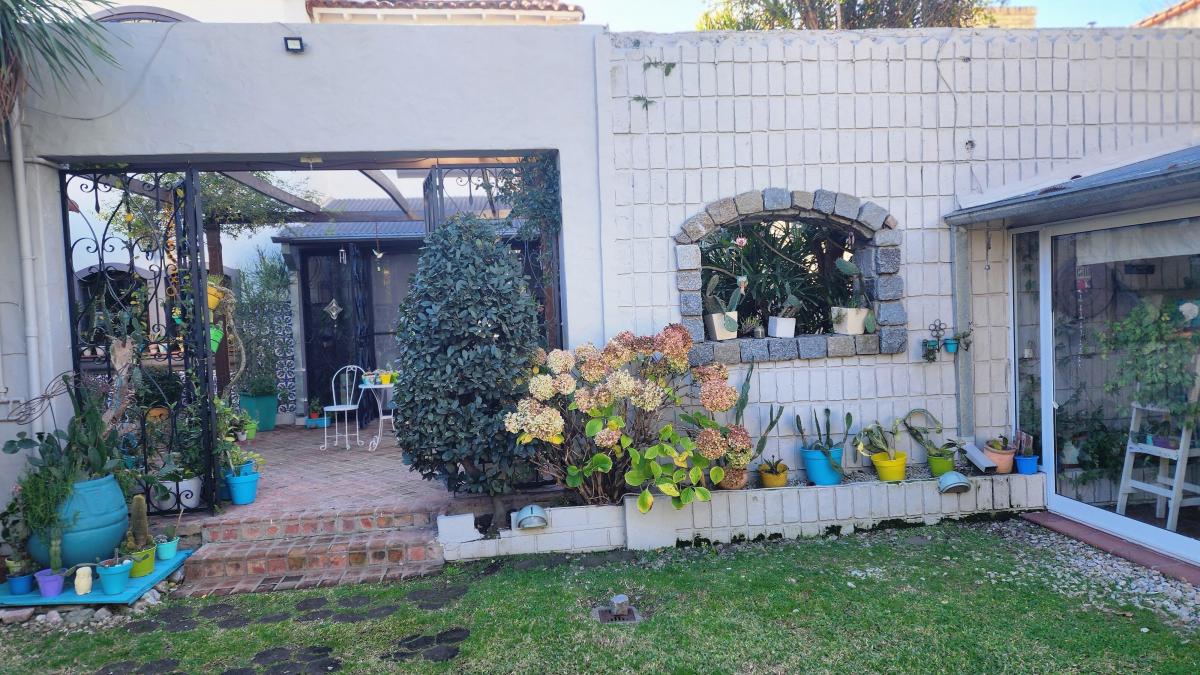 Olivos Chalet Tipologia Mexicano 6 Ambientes Suite Garage Amplio Jardin 5