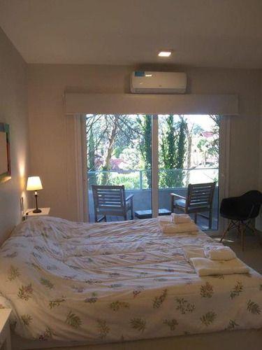 Foto de Departamento con servicio de limpieza y piscina, imagen 2