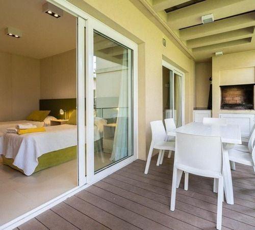Foto de Alquiler departamento con parrilla y cochera carilo, imagen 5