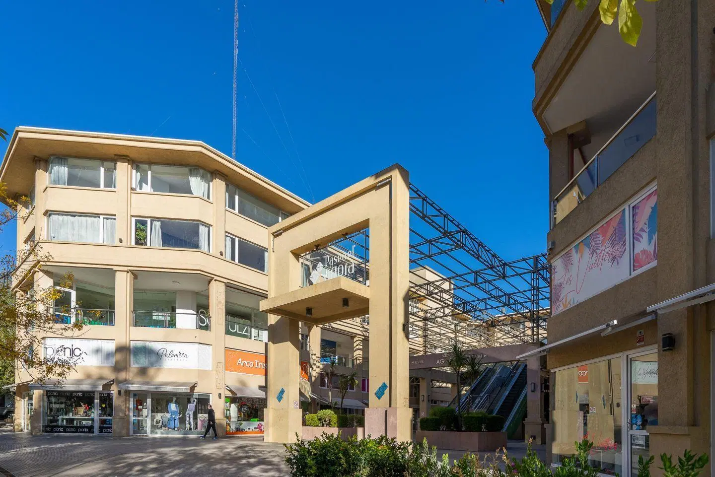 OFICINA EN VENTA - PINAMAR ZONA COMERCIAL 8