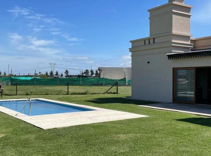 Casa en Alquiler Temporal Barrio Privado Cruz del Sur 2