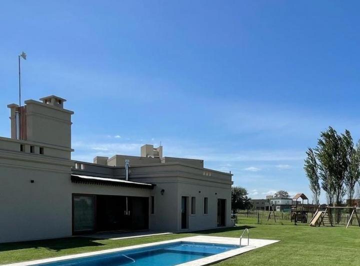Casa en Alquiler Temporal Barrio Privado Cruz del Sur 1