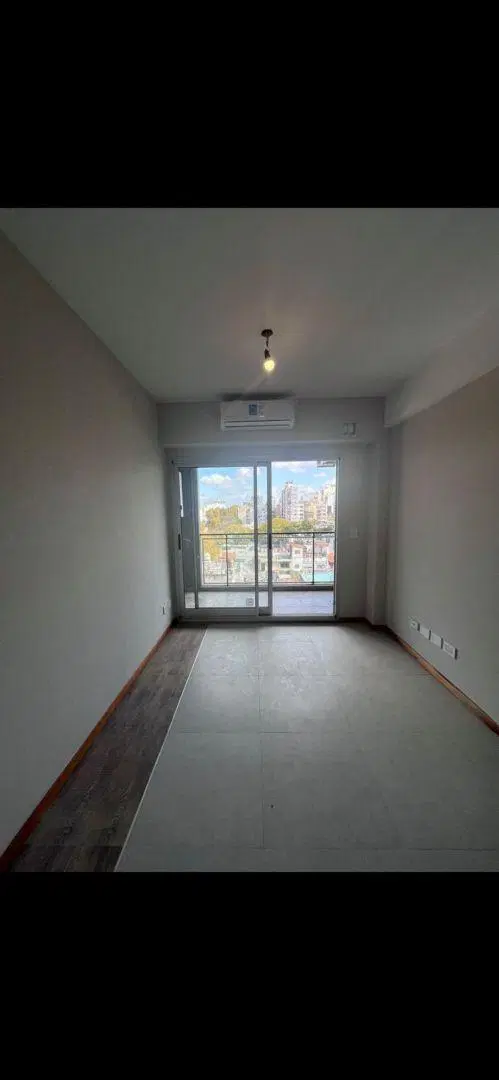 Alquiler Departamento con Balcón en Flores 3