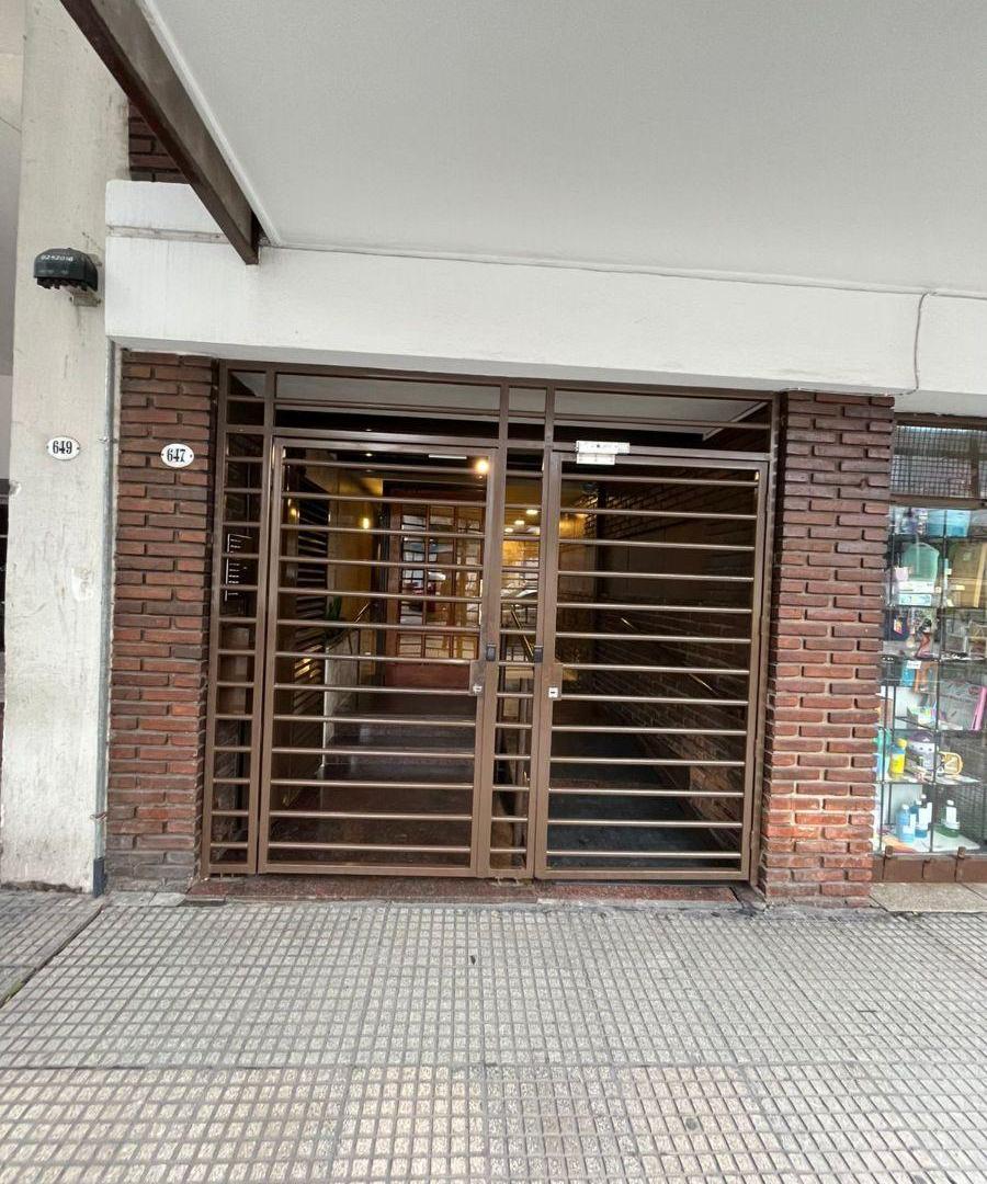 Venta Departamento con Balcón y Cochera en Caballito