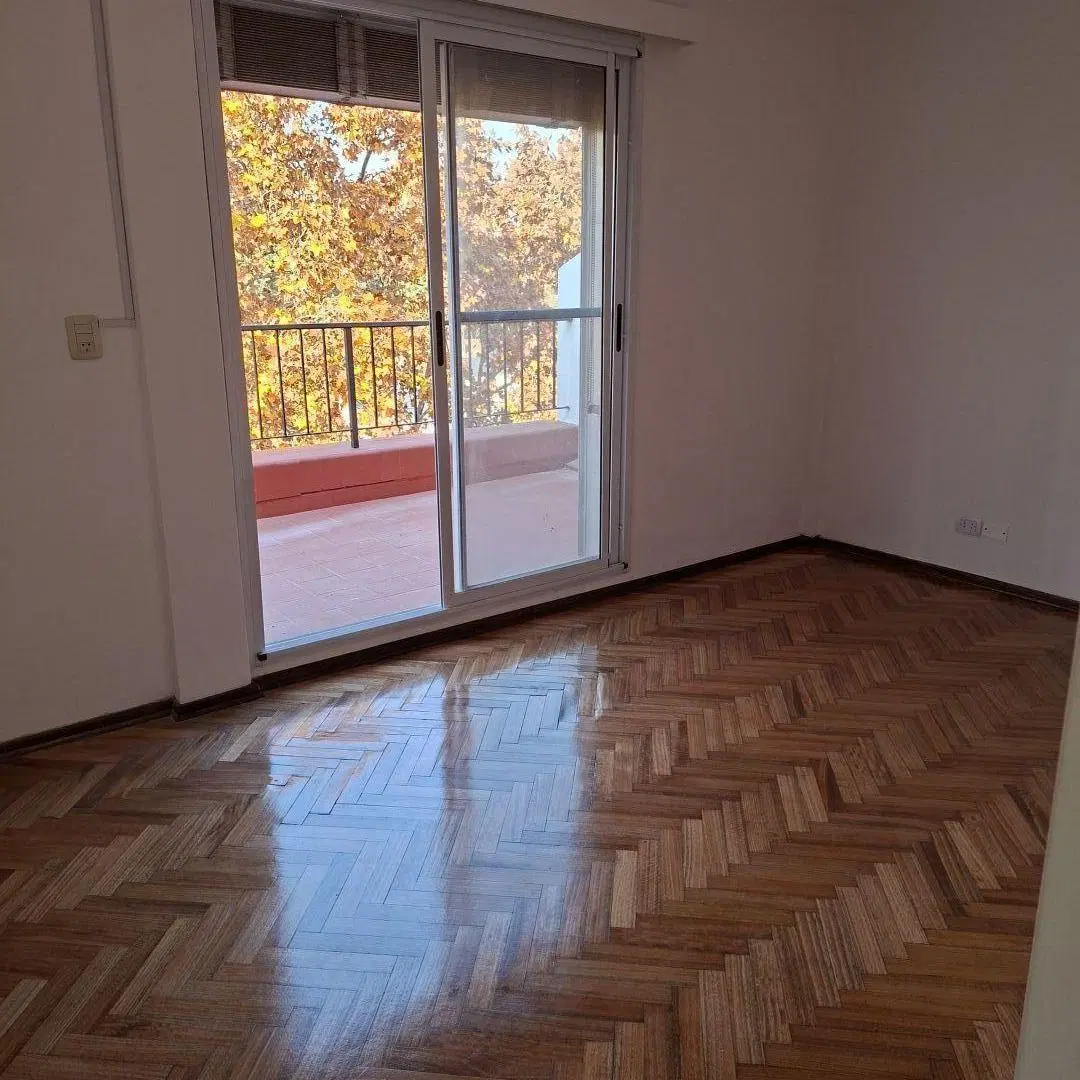 Alquiler Departamento con Balcón en Olivos 3