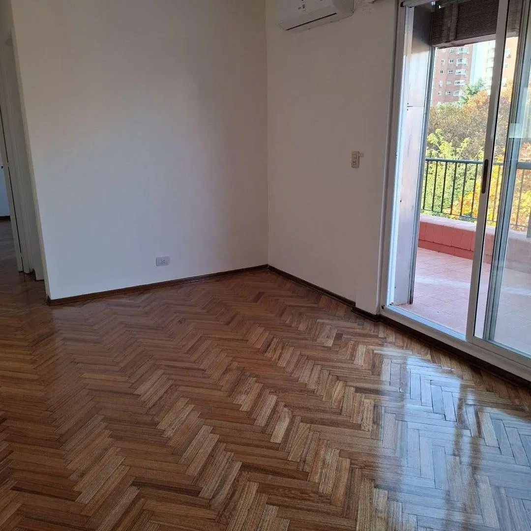 Alquiler Departamento con Balcón en Olivos 4