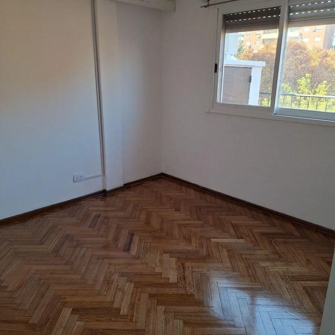 Alquiler Departamento con Balcón en Olivos 2