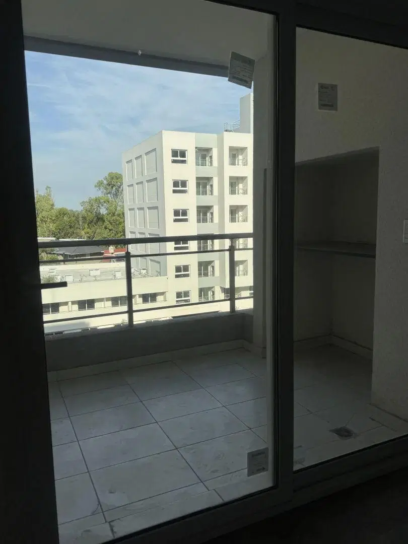 Venta Departamento 2 Ambientes con Balcón en Canning Center 4