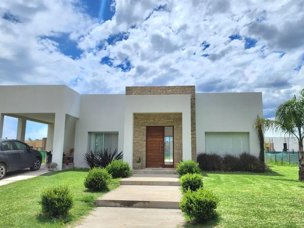 Casa en Alquiler en Barrio Privado Don Joaquín