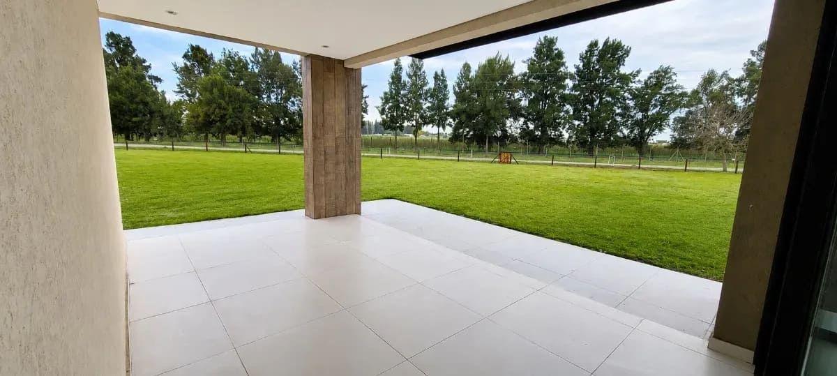Foto de Venta Casa 6 Ambientes Barrio Privado Fincas del Alba, imagen 2