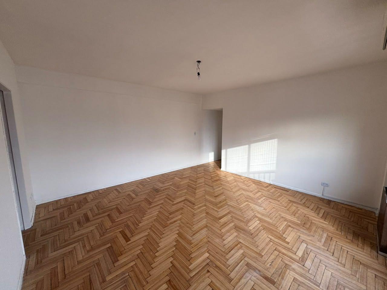 Foto de Alquiler Departamento 4 Ambientes con Balcón en Caballito, imagen 4