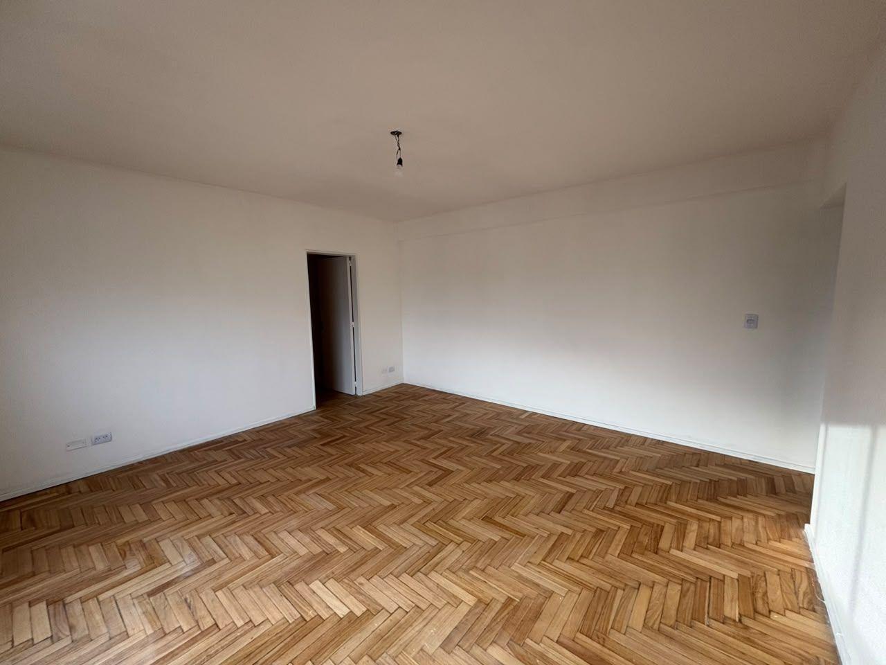 Foto de Alquiler Departamento 4 Ambientes con Balcón en Caballito, imagen 1