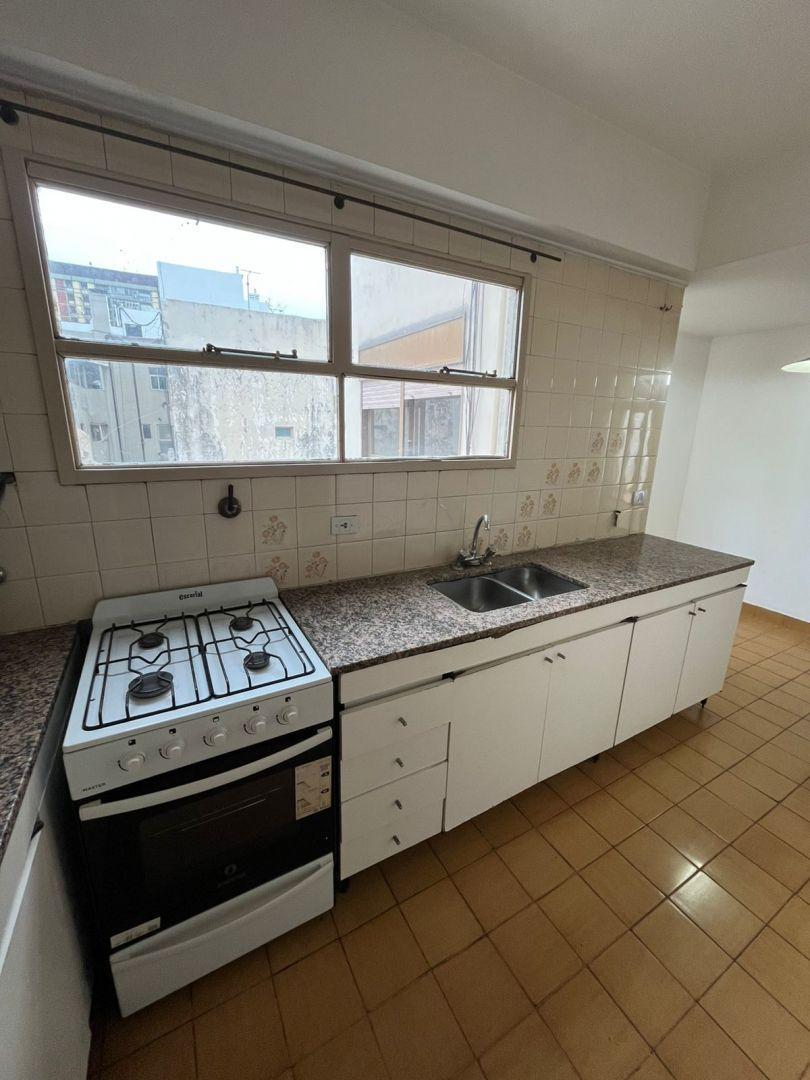 Foto de Venta Departamento con Balcón y Cochera en Caballito, imagen 3