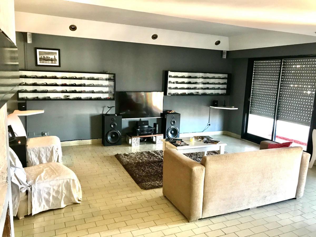 Casa tipo PH en Primer Piso, 3 Dorm, Liv comedor, Terraza con Galería, Balcón.