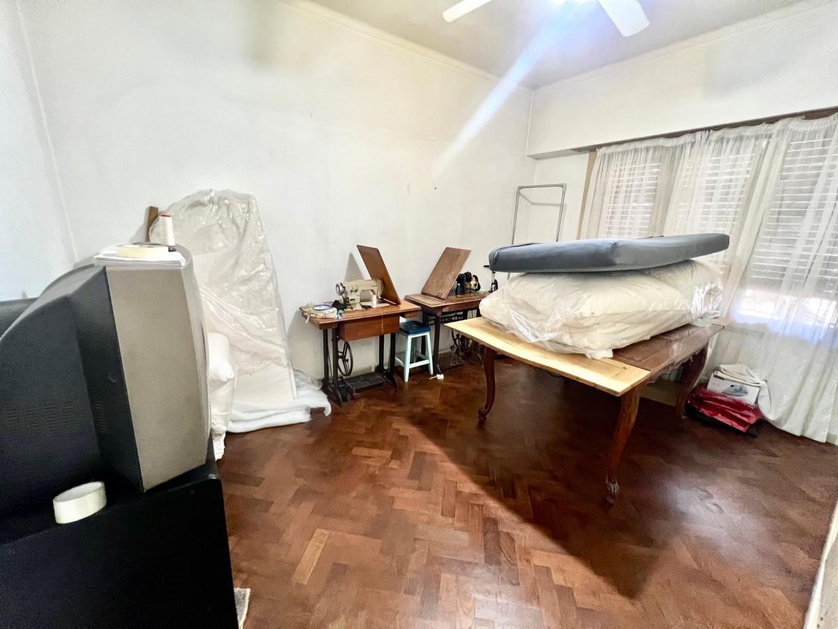 Martínez: Muy Buen Chalet en Una Planta. 4 Amb con gran Jardín. Lote:10x31.50