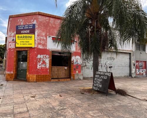 Oportunidad: Venta en Block, 2 Locales Sobre Av Mas Viviendas. 281 m² Cubtos 1