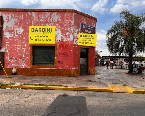 Oportunidad: Venta en Block, 2 Locales Sobre Av Mas Viviendas. 281 m² Cubtos 5