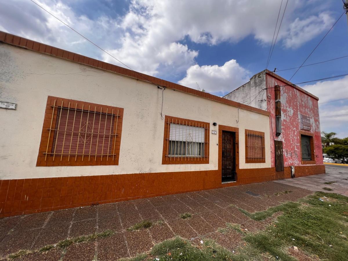 Oportunidad: Venta en Block, 2 Locales Sobre Av Mas Viviendas. 281 m² Cubtos 2