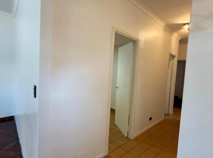 Martínez: Casa de 4 Amb en Lote Propio con Patio Ubicada a 3 Cuadras de Avda 1