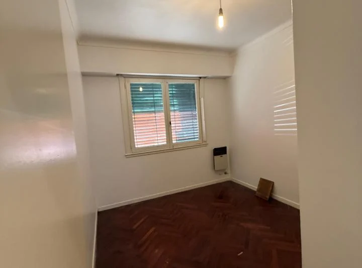 Martínez: Casa de 4 Amb en Lote Propio con Patio Ubicada a 3 Cuadras de Avda 3