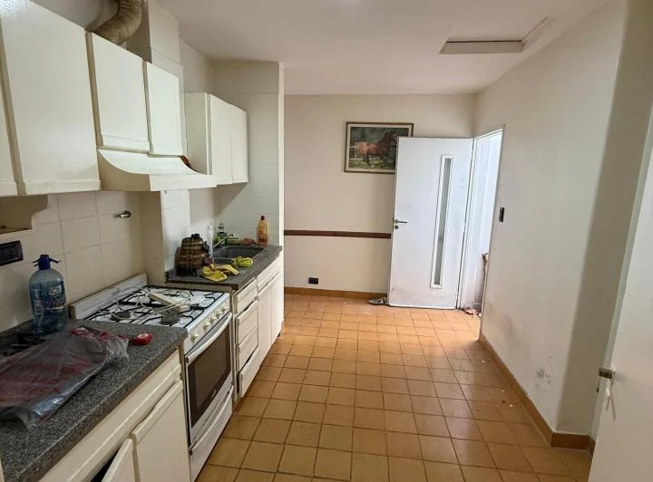 Martínez: Casa de 4 Amb en Lote Propio con Patio Ubicada a 3 Cuadras de Avda 2