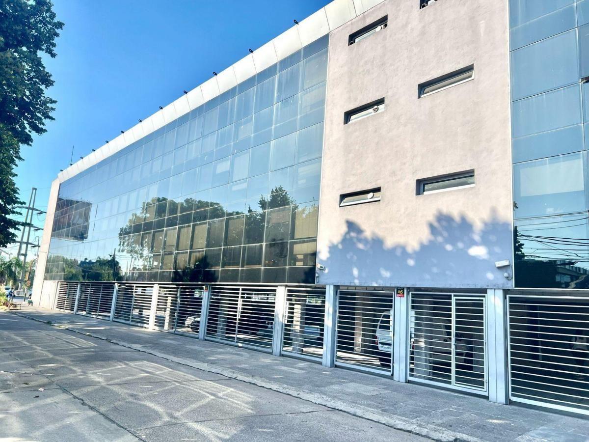 Foto de Moderna Oficina Frente a Panamericana, 300m² Cubiertos. 5 Cocheras, imagen 2