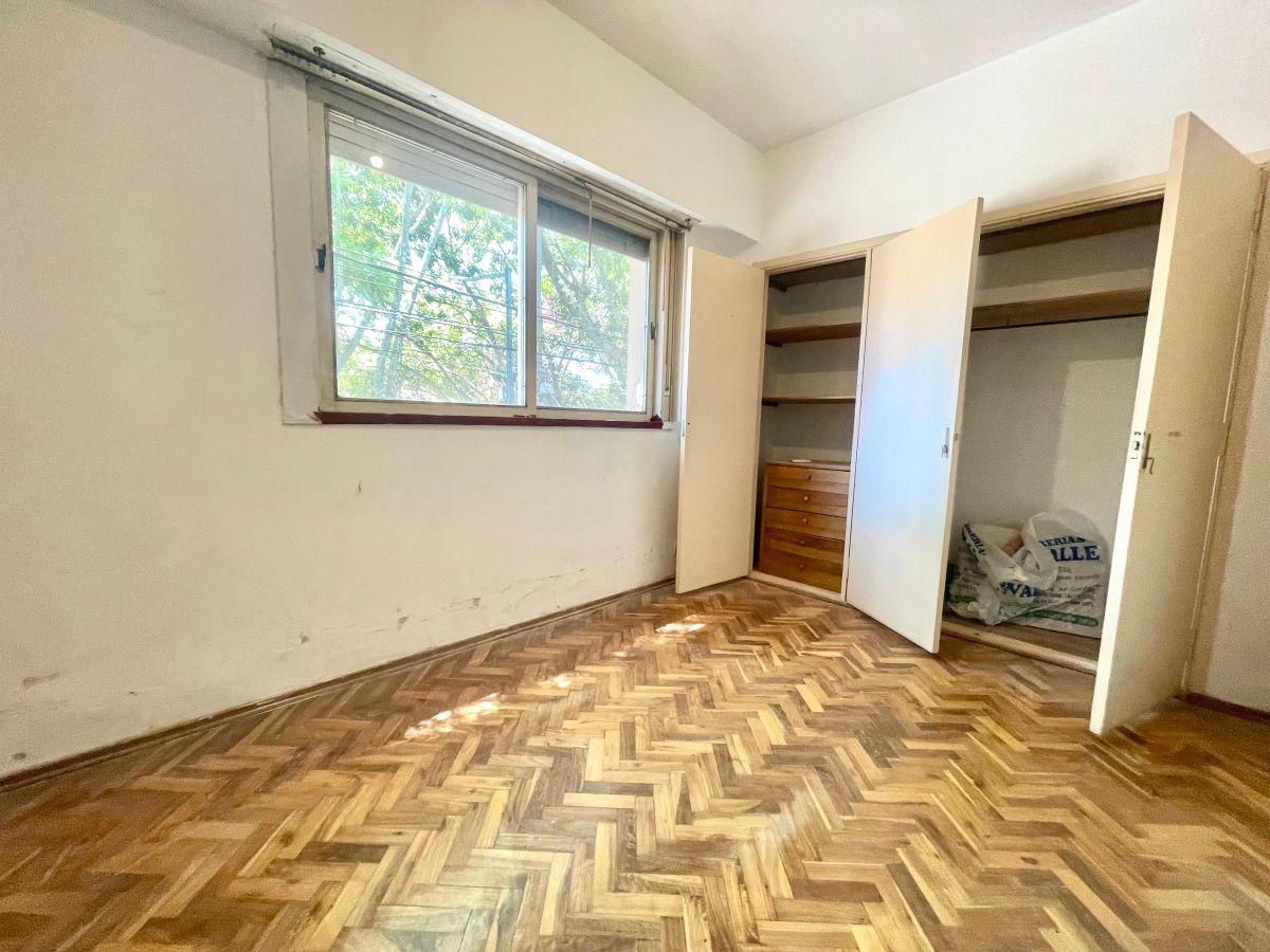 Martínez: Dúplex en 2 plantas. 3 Dorm, patio, entreda de auto y terraza propia. Orientacion Norte