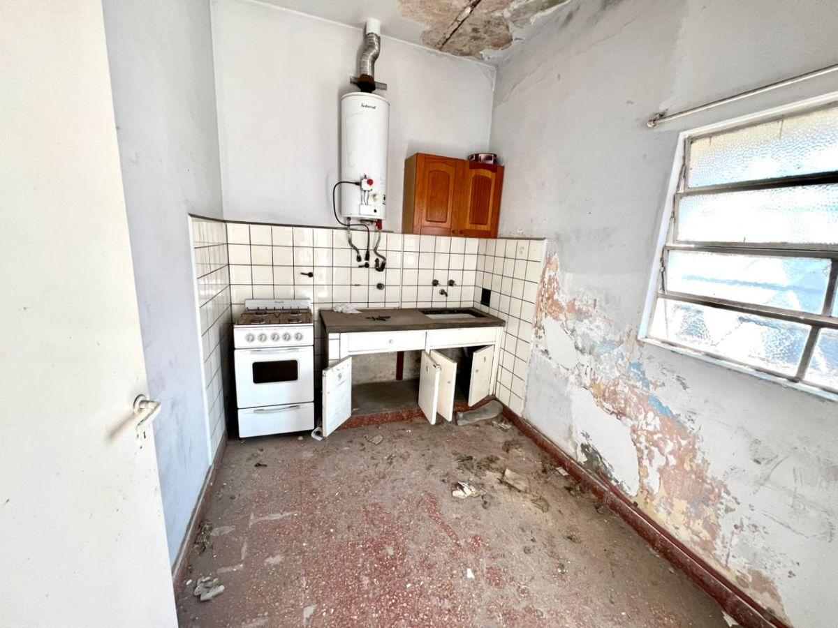 Foto de Casa de 2 ambientes y taller al fondo: Lote de 8,66x31,26. A, imagen 4