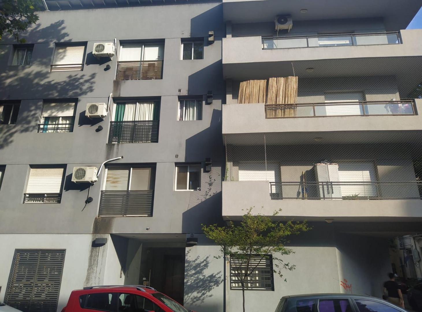 Impecable departamento 2 ambientes con 2 balcones y cochera